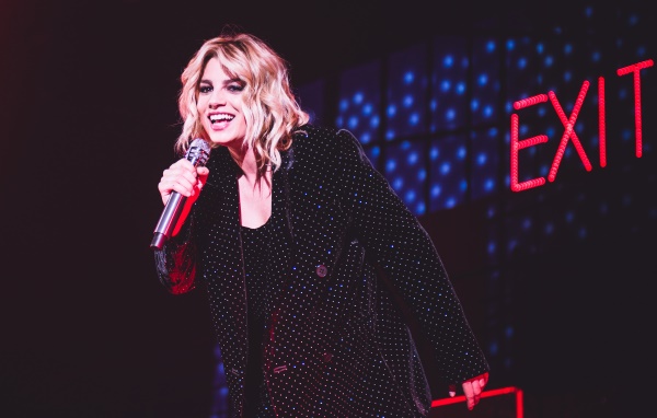 Emma Marrone durante un concerto