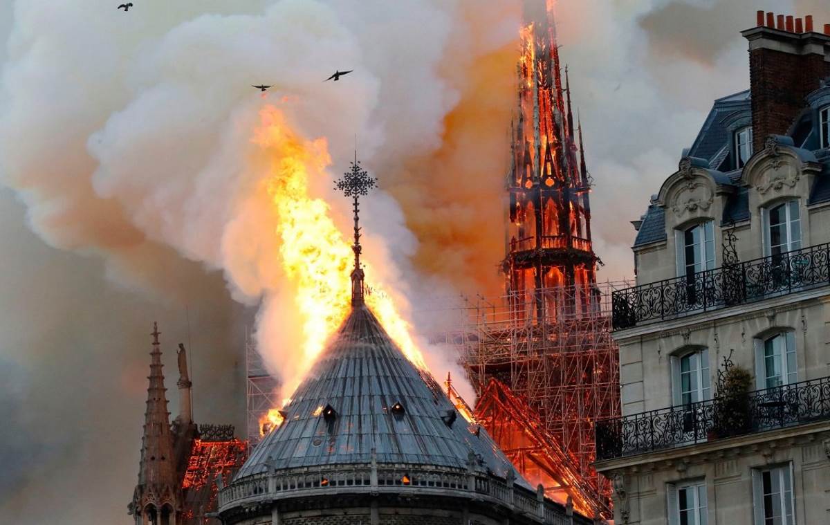 Incendio a Notre-Dame di Parigi