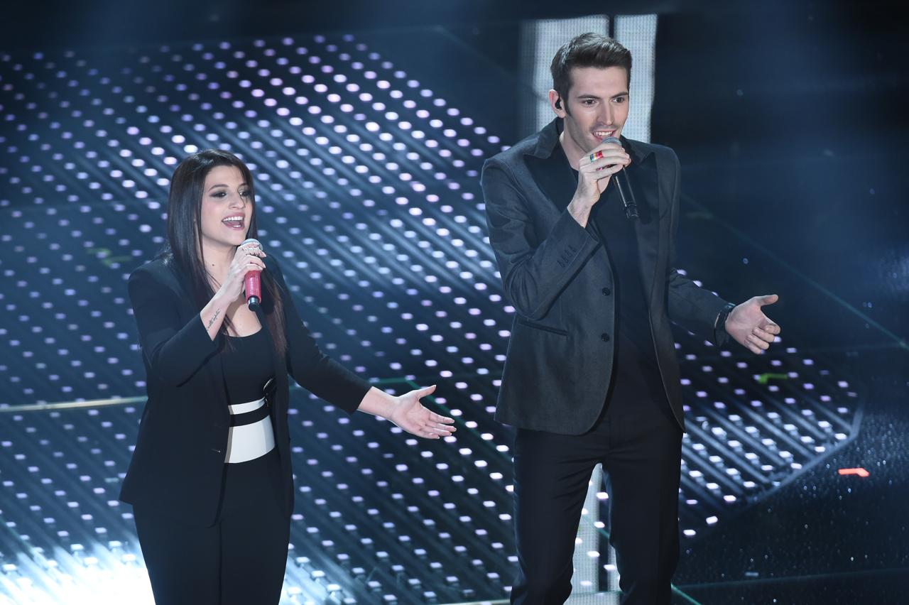 Deborah Iurato e Giovanni Caccamo sul palco dell'Ariston di Sanremo