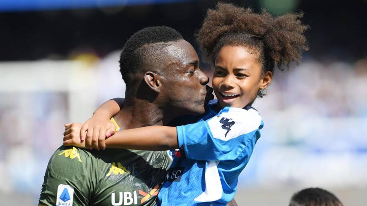 Mario Balotelli con Pia, la figlia avuta con Raffaella Fico